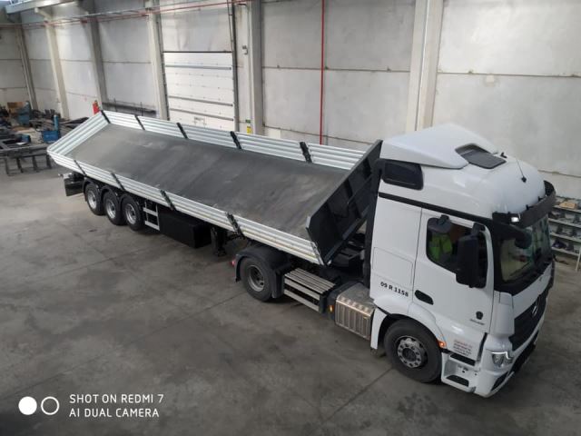 Yana Devirmeli Yarı Römork