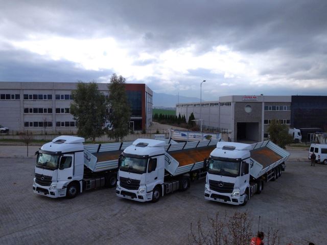 Yana Devirmeli Yarı Römork